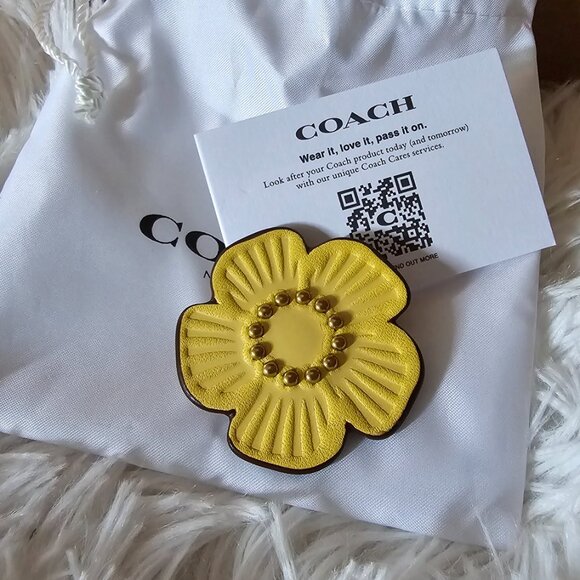 New White Authentic Coach Wyn Crossbody w/ Yellow Tea Rose Embellishment - Picture 7 of 8